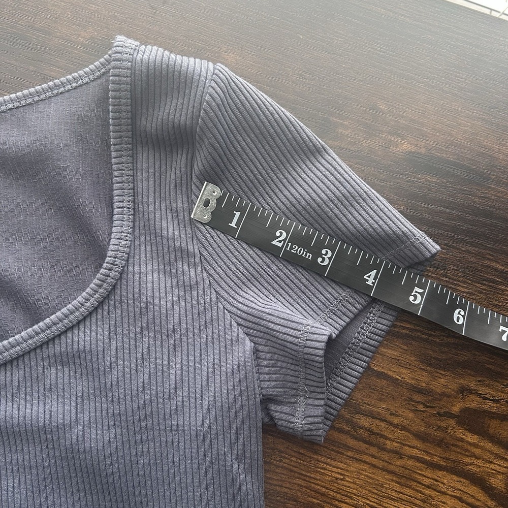 Hollister Ribbed Crop Top Gray Short Sleeve Stretch Fitted Tee Medium - Picture 4 of 4